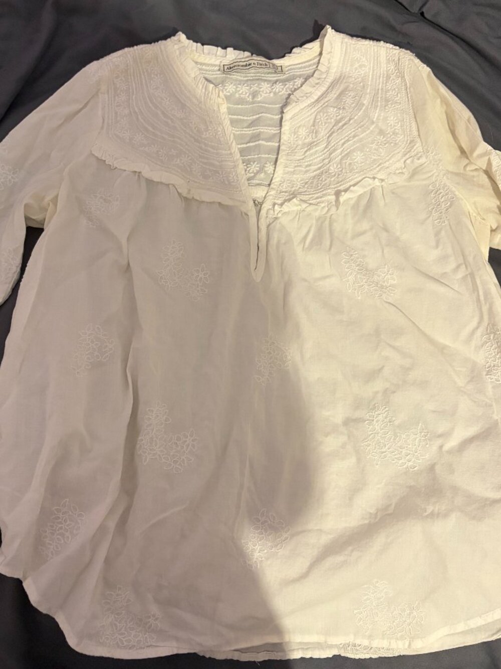 XS Abercrombie & Fitch white blouse